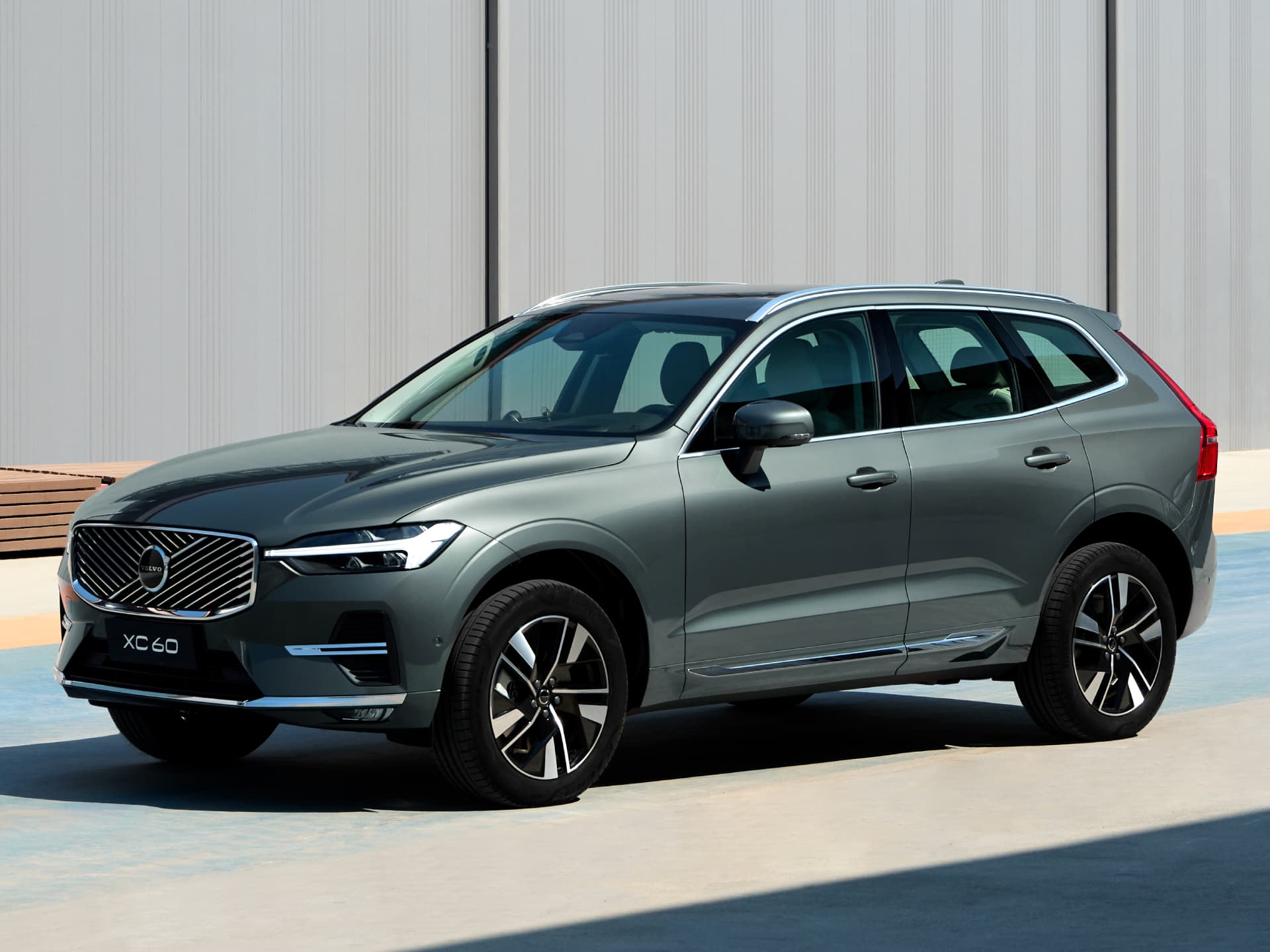 Volvo XC60 — фото 1